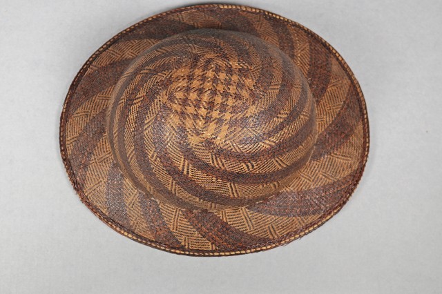 Salakot woven brown straw