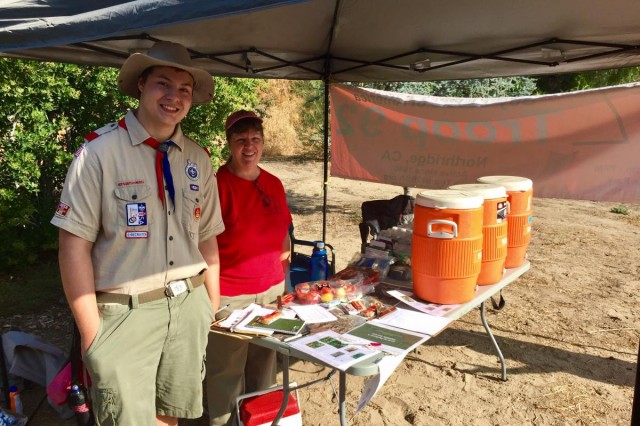 Bret and Bryn Potter greet the Bioblitzers as they arrive at O&#039;Melveny Park.  photo: Lisa Gonzalez