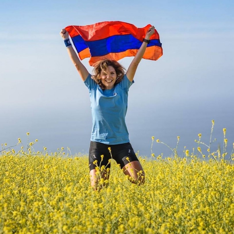 Telma running during superbloom